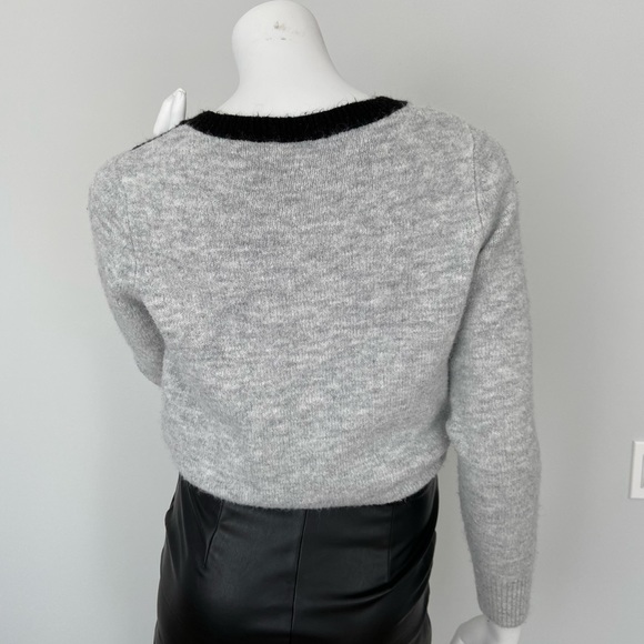 Cozy Small Sweater - Picture 3 of 9